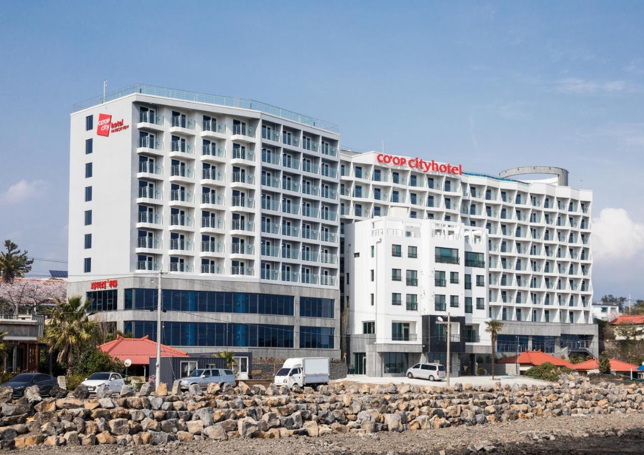 Co-Op City Hotel Harborview Сеогвипо Екстериор снимка